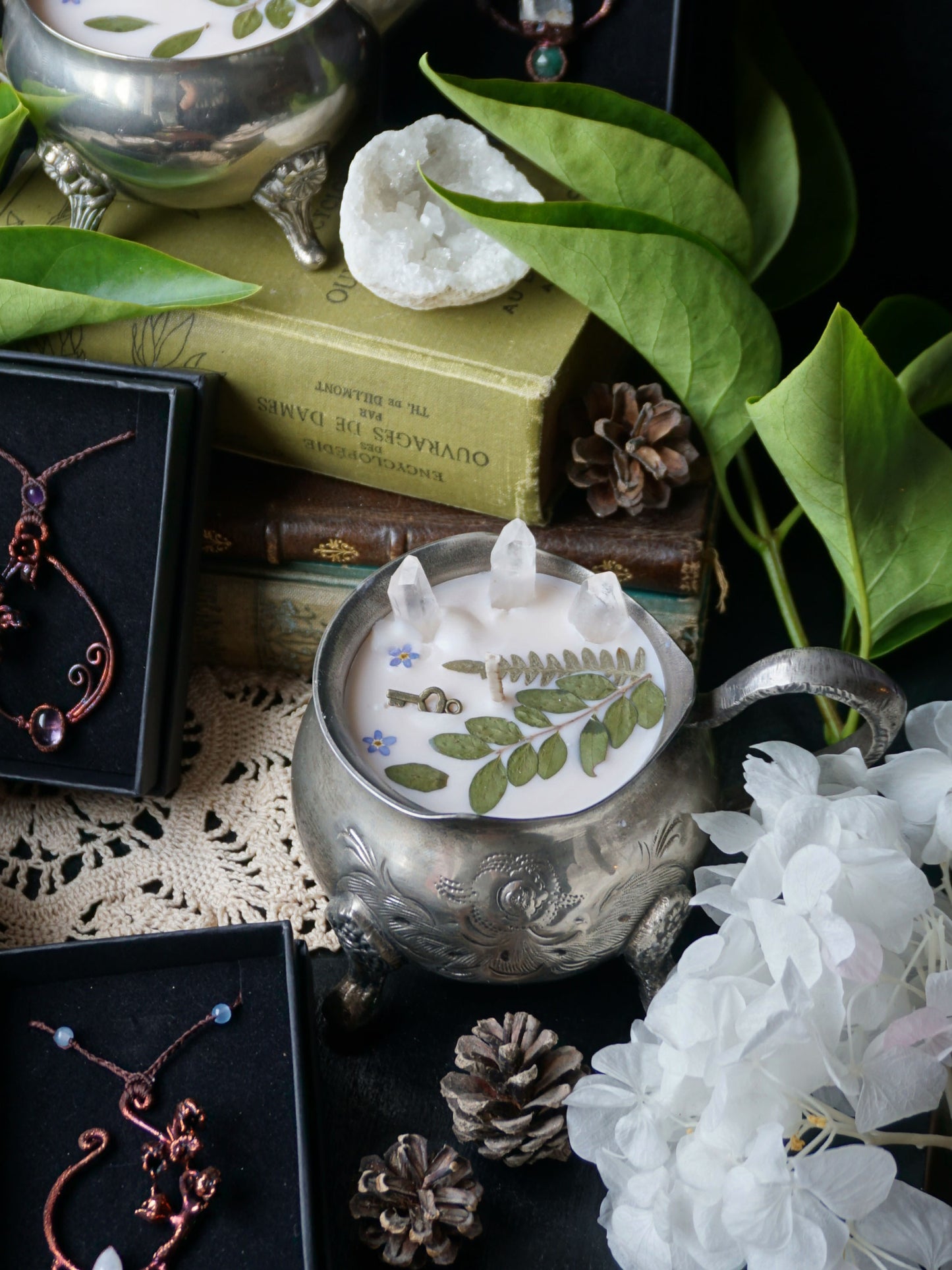 "Fleurs des Muses" BOXES Isílmë Art collaboration