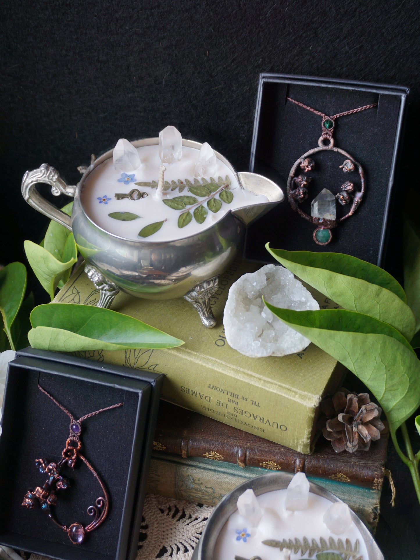 "Fleurs des Muses" BOXES Isílmë Art collaboration